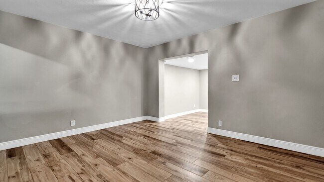 Building Photo - Spacious remodeled South Tampa 4BR/3BA hom...