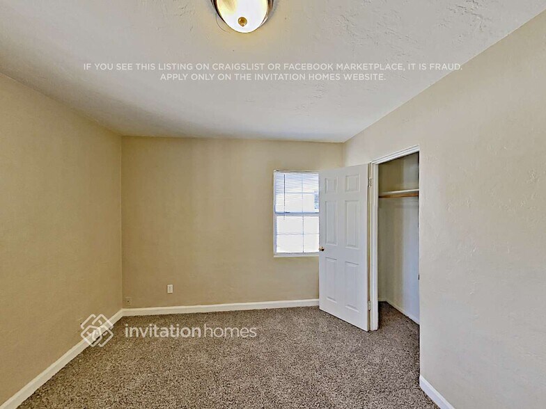 Building Photo - 2747 N Greenfield Rd