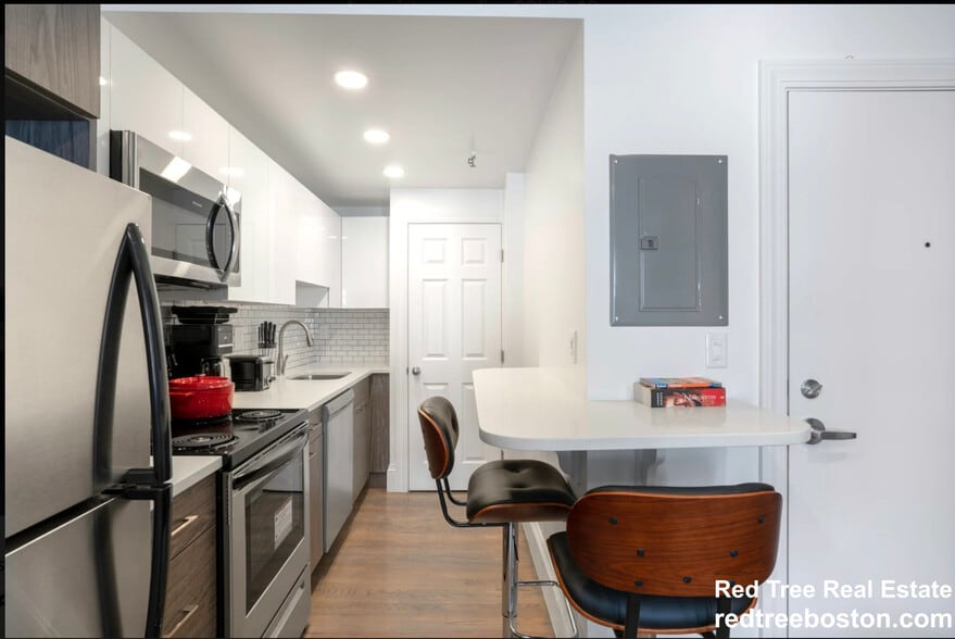 Building Photo - 503 Beacon St