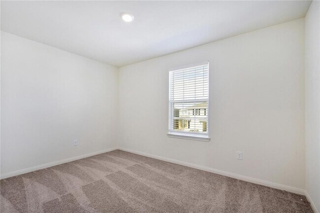 Building Photo - 525 Riverdale Dr