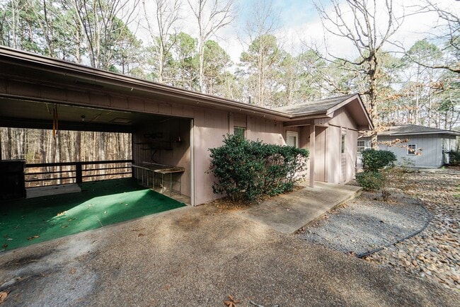 Building Photo - 2 bed, 2 bath newly renovated