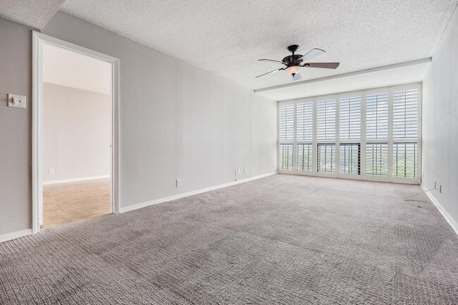 Building Photo - Spacious 2 Bed 2 Bath Condo in Heart of So...