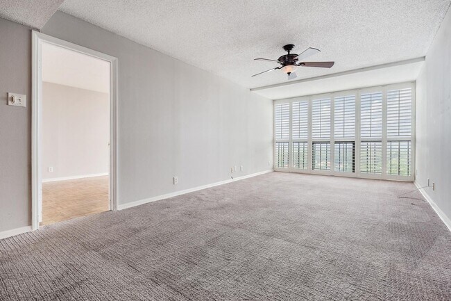 Building Photo - Spacious 2 Bed 2 Bath Condo in Heart of South Tampa