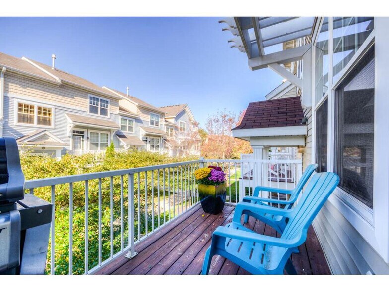 Building Photo - 1683 Village Trail E #4
