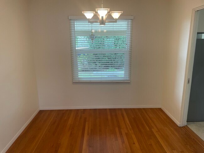 Building Photo - 4735 Lomitas Dr