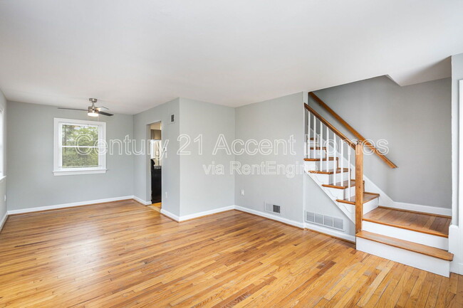 Building Photo - 2034 Arlington Terrace