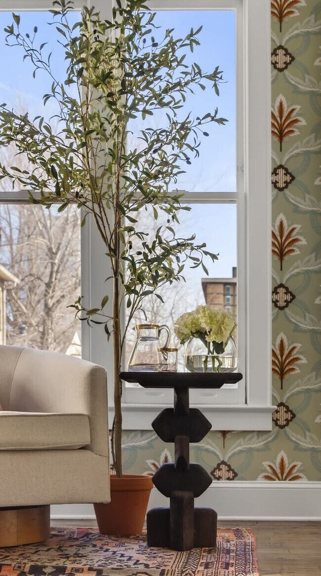 Building Photo - 611 N Pine St