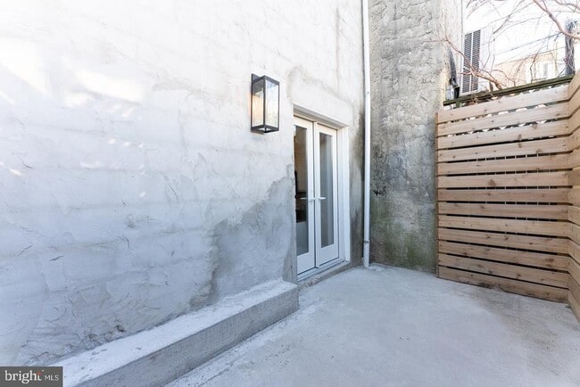 Building Photo - 2208 Taggert St