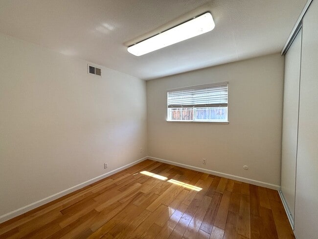 Building Photo - Beautiful 4 bedroom, 3 bathroom two-story home for rent in the highly desirable Mission San Jose ...