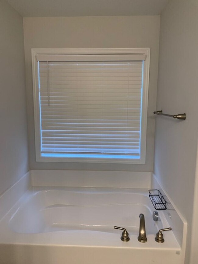 Building Photo - Single Family Home