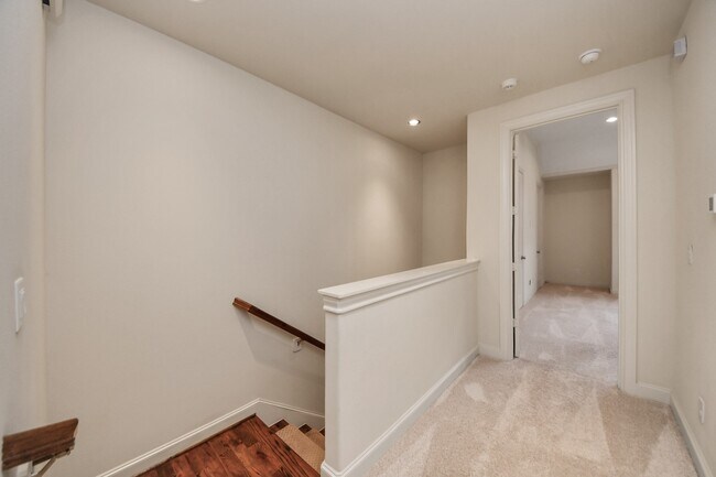 Building Photo - 2061 Fannin Station N