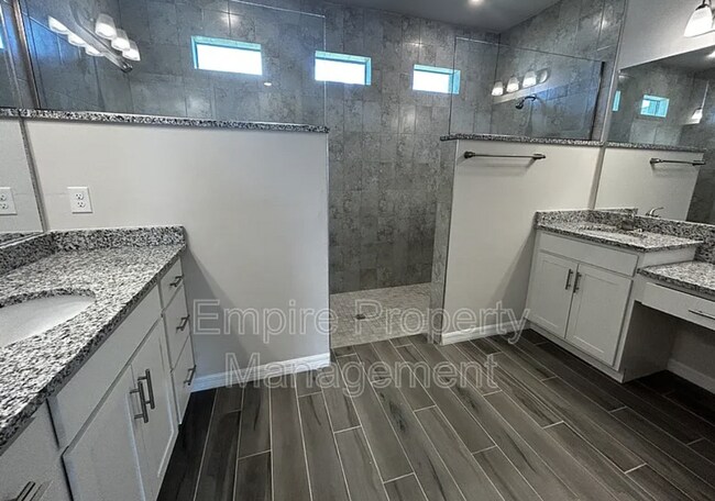 Building Photo - 4 Bedroom 2 bathroom 3 Car Garage NE Cape ...