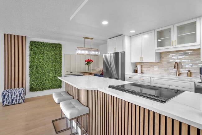 Building Photo - 2121 N Ocean Blvd