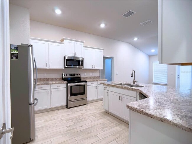 Building Photo - 4549 SE 25th Loop