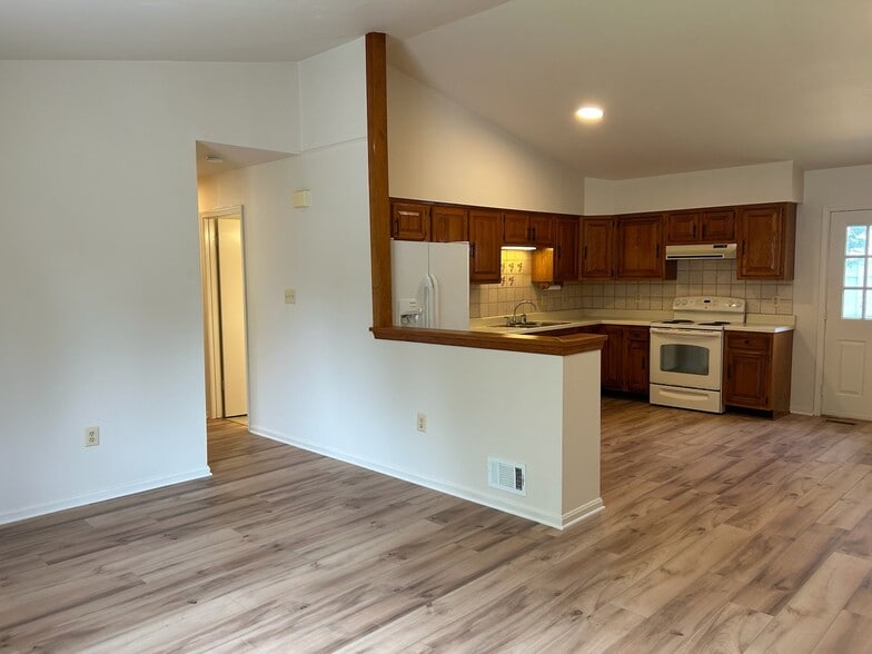 Building Photo - 9192 Winterset Dr