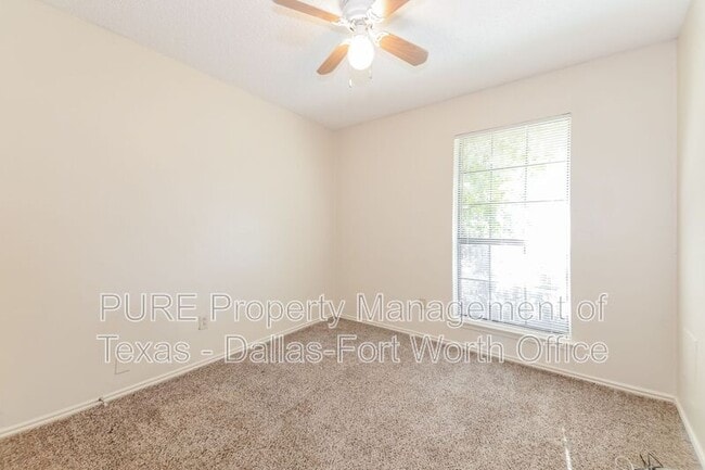 Building Photo - 8005 Meadowlark Ln