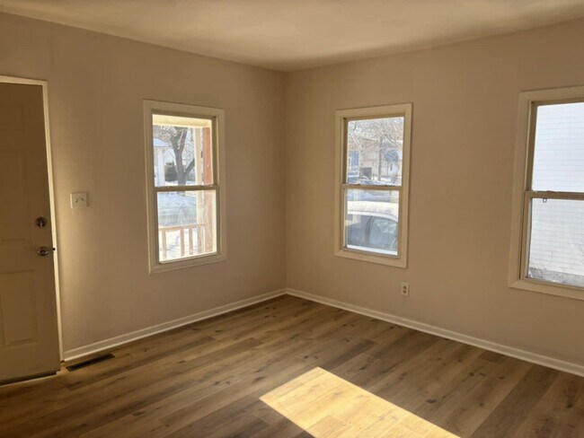 Building Photo - 1318 Benton St