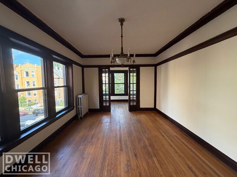 Building Photo - 2414 N Sawyer Ave