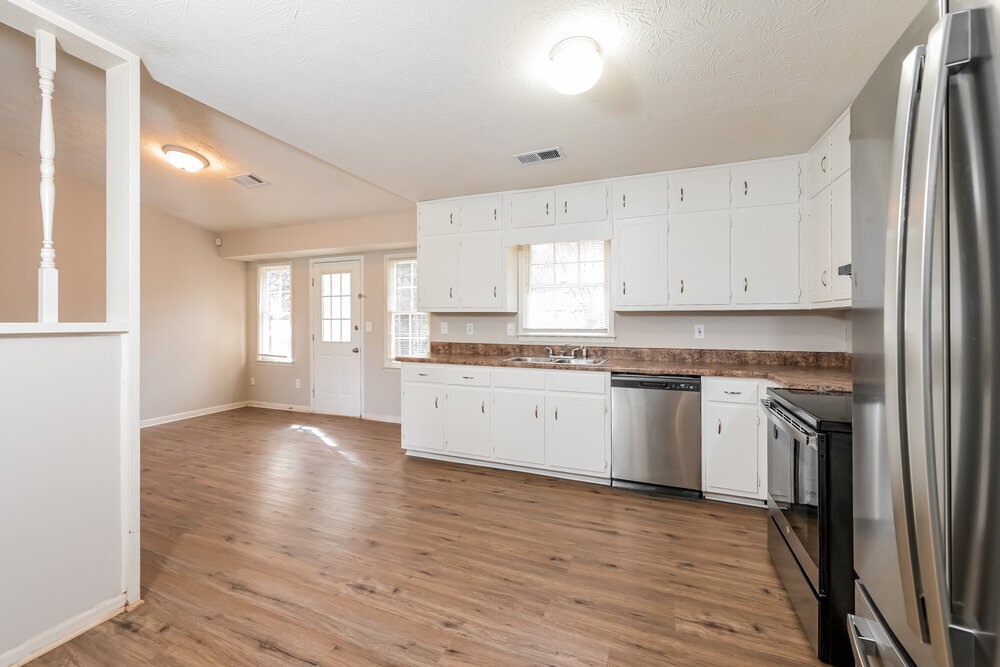 Building Photo - 411 Cindy Dr SE