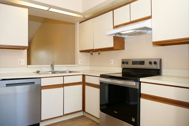 Building Photo - 1 story 3/2 in Meadow Woods with full sized washer and dryer included