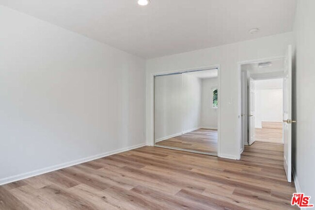 Building Photo - 3401 Alginet Dr