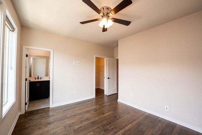 Building Photo - Luxury Reston Rental