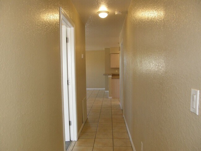 Building Photo - Multi Generation Rental Home centrally located in Spring Hill