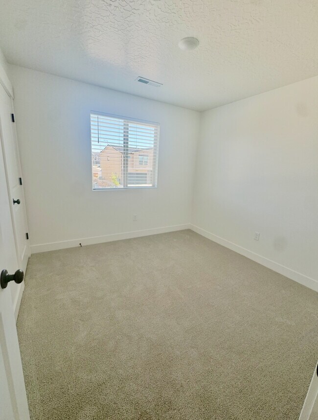 Building Photo - 5719 S Weehawken Ln