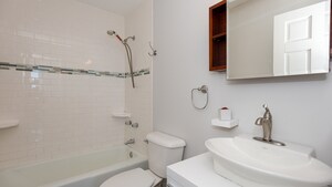 Building Photo - 6171 N Sheridan Rd