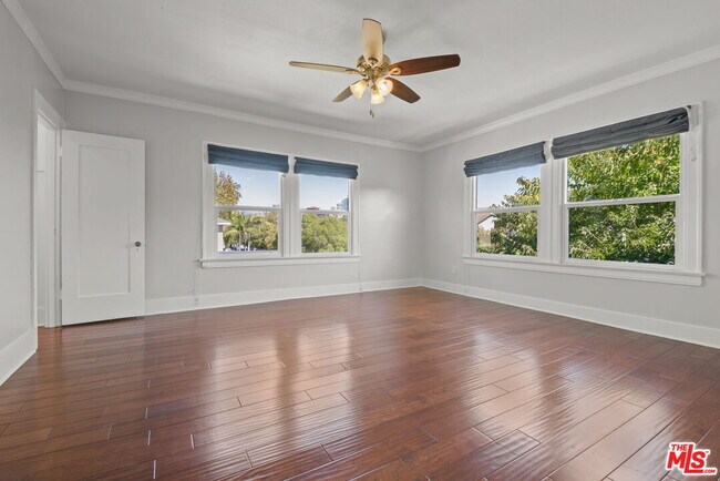 Building Photo - 975 Westchester Pl