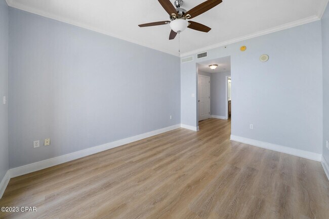 Building Photo - 2400 Grandiflora Blvd