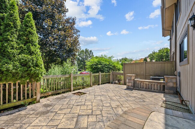 Building Photo - 713 Acadia Ct