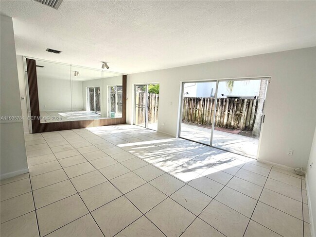 Building Photo - 13922 SW 102nd Ln