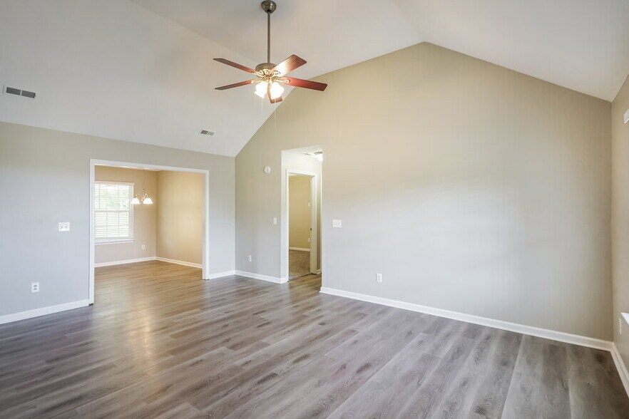 Building Photo - 630 Butternut Trce