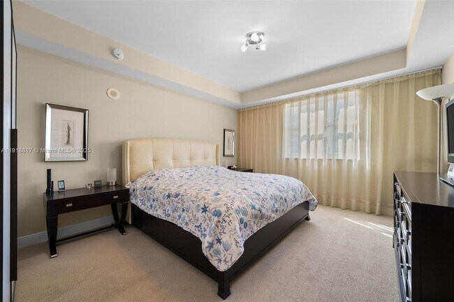 Building Photo - 20000 E Country Club Dr