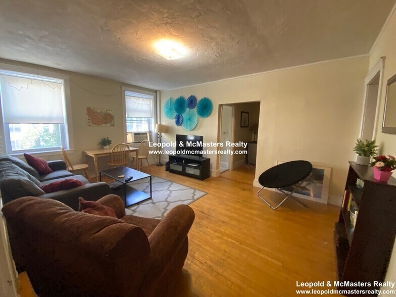 Building Photo - 139 Davis Ave