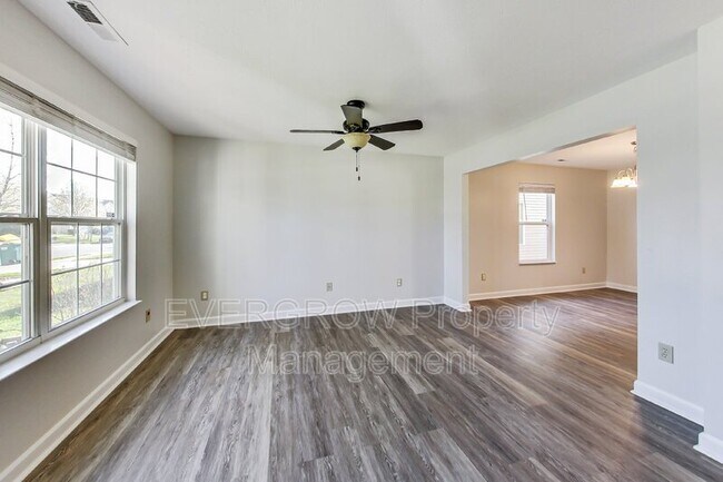 Building Photo - 839 Stonehurst Dr