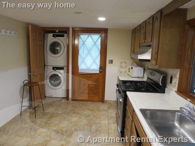 Building Photo - Union Square 2+ BR - 3 bathrooms! Single F...