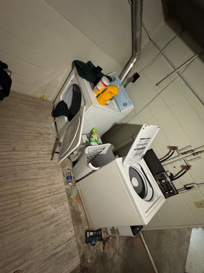 Building Photo - 1003 Ann St