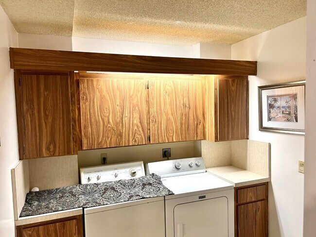 Building Photo - 3500 Whitehall Dr