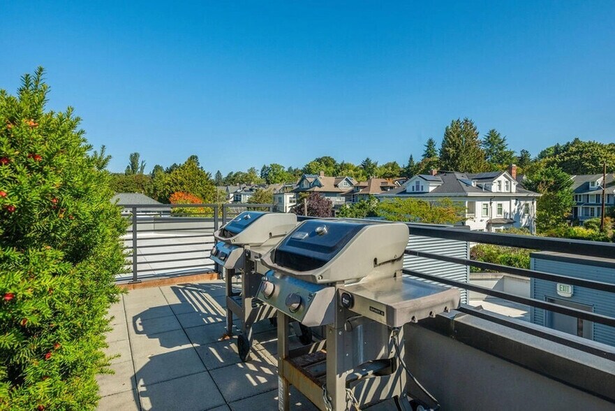 Building Photo - 750 11th Ave E