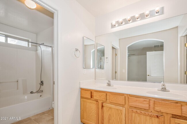 Building Photo - 12417 W Yuma St