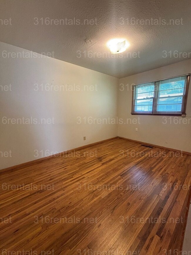 Building Photo - Two bed one bath available NOW!