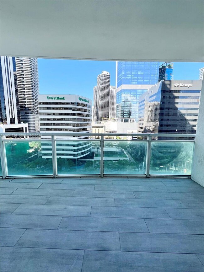 Building Photo - 950 Brickell Bay Dr