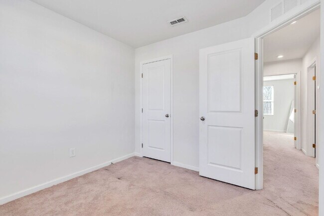 Building Photo - Modern 3BR, 2.5BA Townhouse in Walnut Hill Townes in Greer! ($1800/mo base rent***)