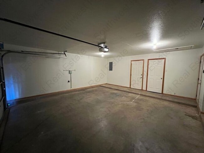 Building Photo - Beautiful 2 Bedroom 2 Bathroom Home- Colonial Park Area