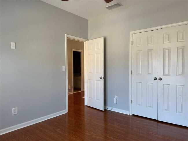 Building Photo - 669 Maple Grove Way