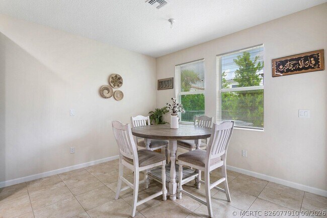 Building Photo - 16310 Oakview Dr