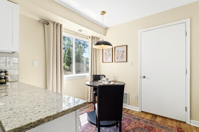 Building Photo - 18459 Sharon Ln