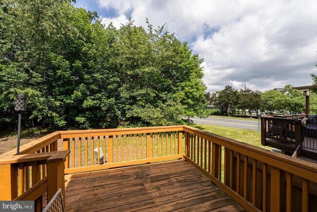 Building Photo - 43122 Forest Edge Square